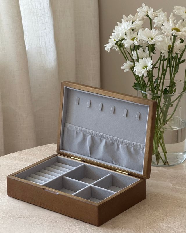 Smyckeskrin i valnöt