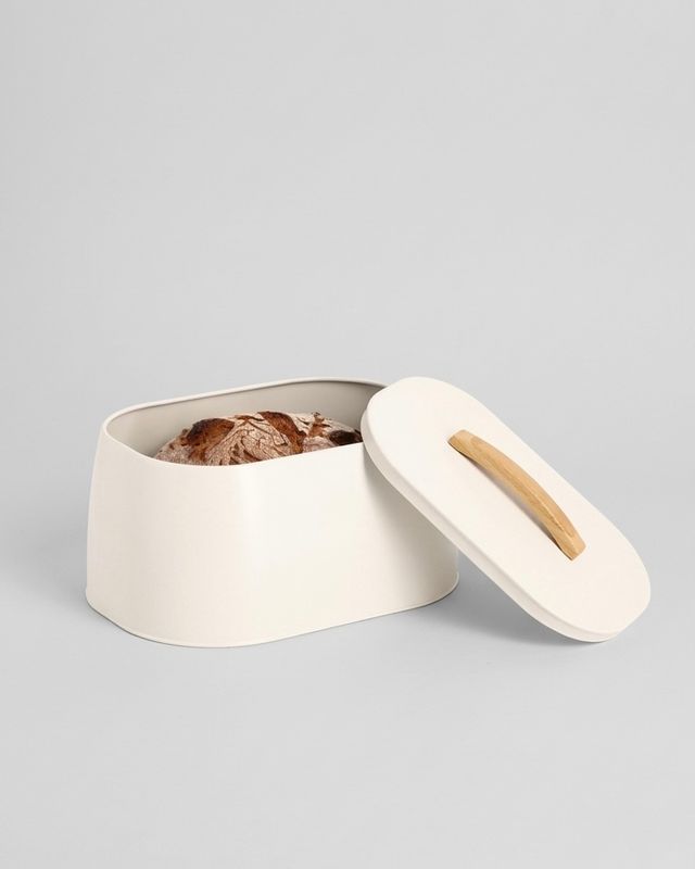 Brödlåda i metall med trähandtag