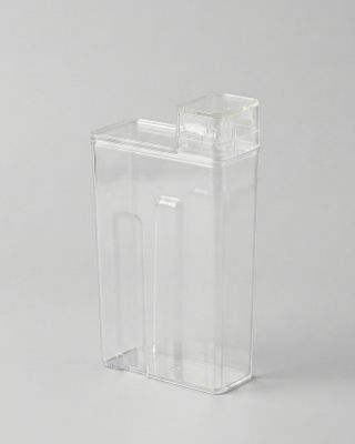 Tvättmedelsbehållare med lock