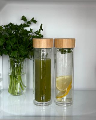 Glasflaska med teinsats