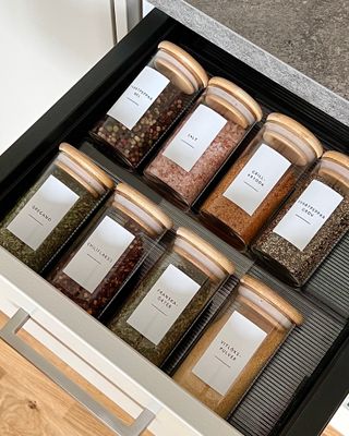 Förvaringsburk saga set om 24