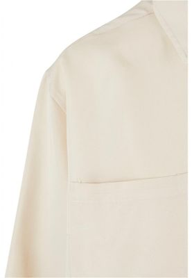 One -colored oversize shirt lady
