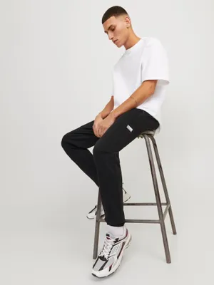 Svarta slim fit joggingbyxor J&J