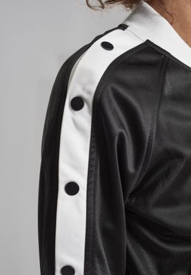 Jacket with push buttons on the arms of the lady