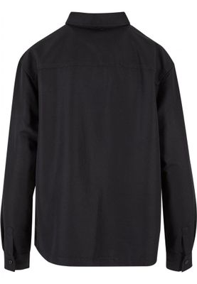 One -colored oversize shirt lady