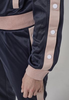 Jacket with push buttons on the arms of the lady