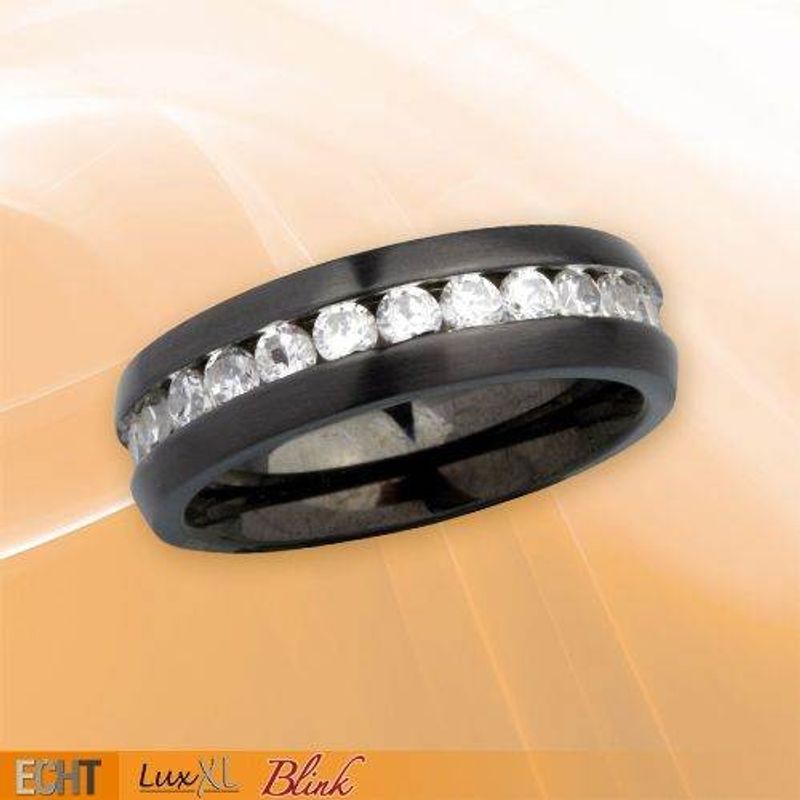 Svart ring med stenar runtom