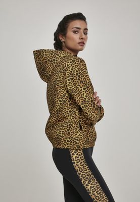 Leopard-patterned jacket lady