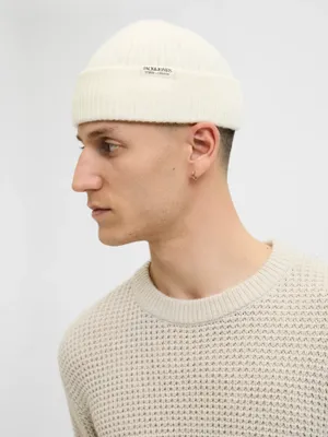 Naturvit sotarmössa i ull