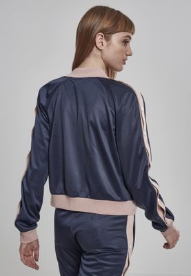 Jacket with push buttons on the arms of the lady