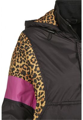 Black anorak with leopard pattern lady