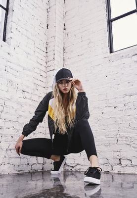 Three-color windbreaker with hood lady