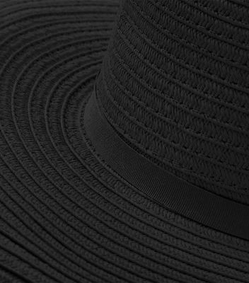 Sun hat with wide brim