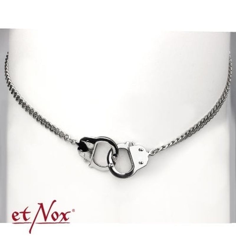 halsband-med-handbojor-ihop.jpg