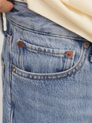 Lyseblå denimshorts i en afslappet pasform til mænd