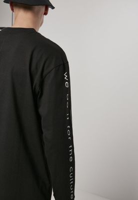 Svart långärmad tröja med kinesiska tecken