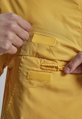 Classic pullover jacket