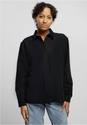One -colored oversize shirt lady