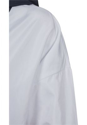 Oversize windbreaker lady