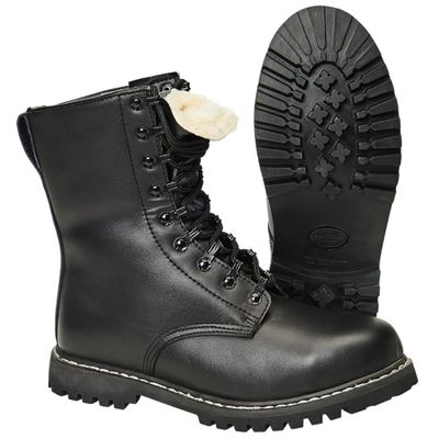 Boot with warm lining and steel cap