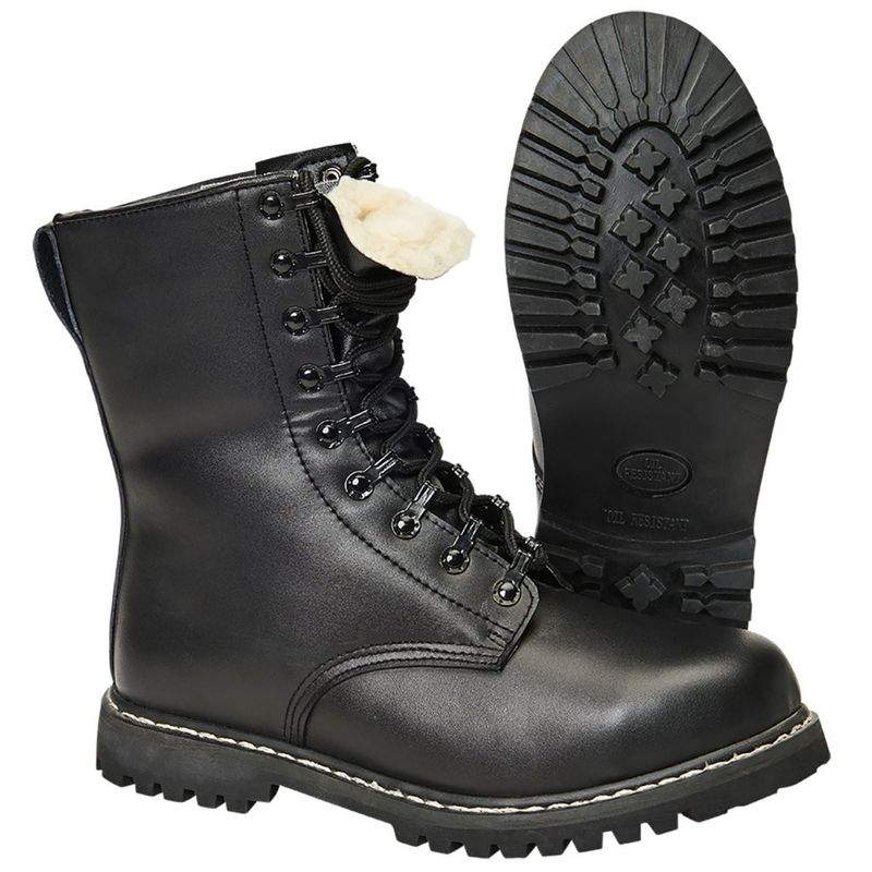 Boot with warm lining and steel cap