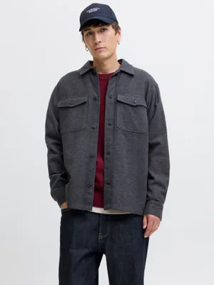 Avslappnad overshirt med skjortkrage