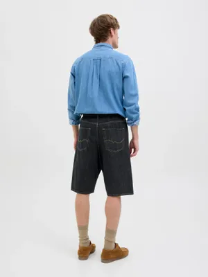 Långa mörkblå jeansshorts herr