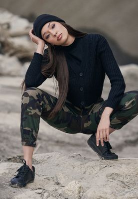 Camo byxa med hög midja och benficka dam