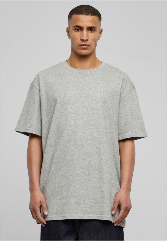 Heavy Oversized Tee oversættes til dansk som "svær, oversized T-shirt".