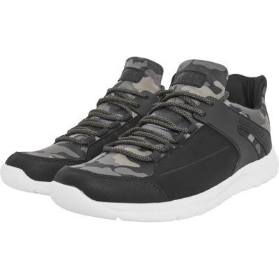 Camo sneakers trend