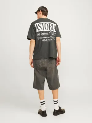 Klassiska svarta jeansshorts med fem fickor