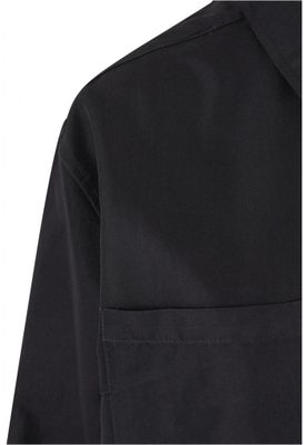 One -colored oversize shirt lady