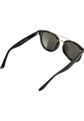Sunglasses with large mirror glasses