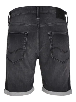 Svarta stentvättade jeansshorts i regular fit