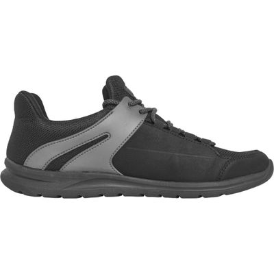 Black sneakers trend