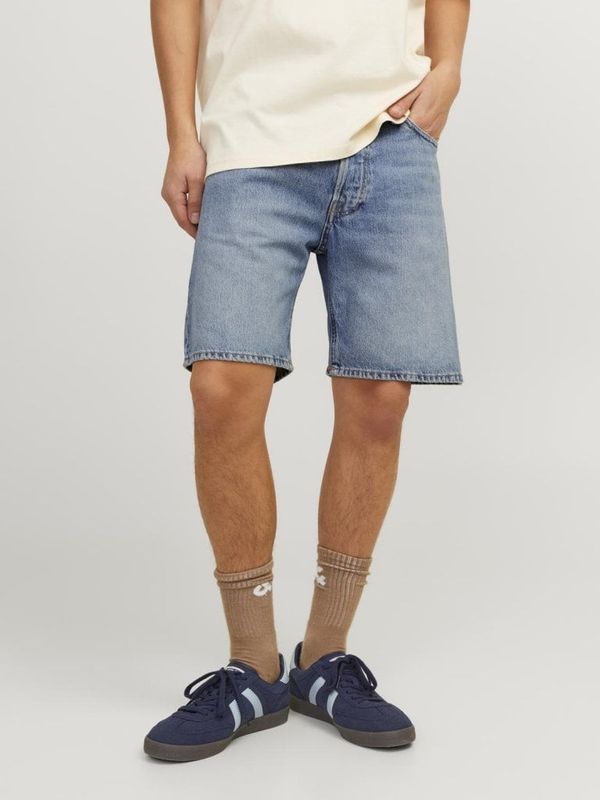 Lyseblå denimshorts i en afslappet pasform til mænd