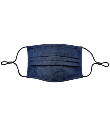 Mouthguard in jeans look