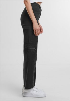 Practical women's cargo pants with extra pockets
