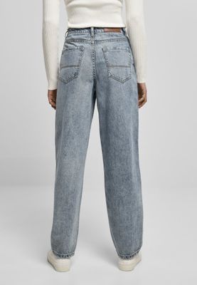 Jeans with a high waist and in the 90s style lady