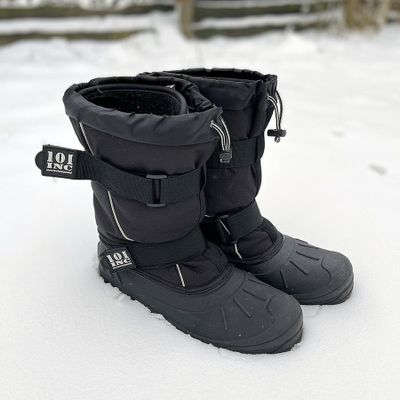 Snow boots with warm felt lining