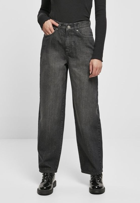 Jeans with a high waist and in the 90s style lady
