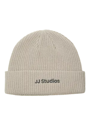 JJ Studios ljusbeige stickad mössa