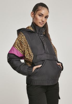 Black anorak with leopard pattern lady