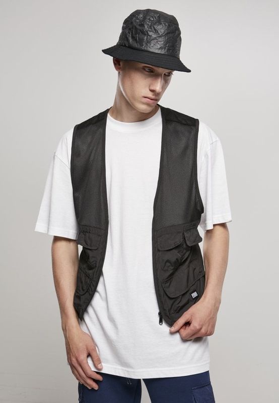 Men's vest with pockets that weigh lightly