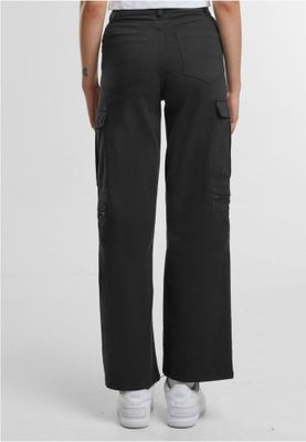 Practical women's cargo pants with extra pockets