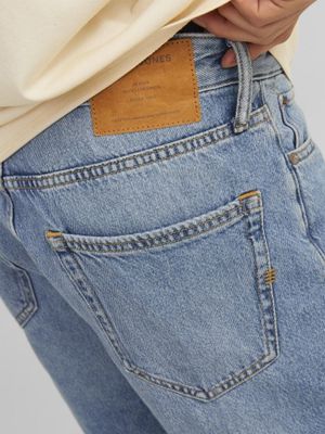 Lyseblå denimshorts i en afslappet pasform til mænd