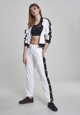 Jacket with push buttons on the arms of the lady