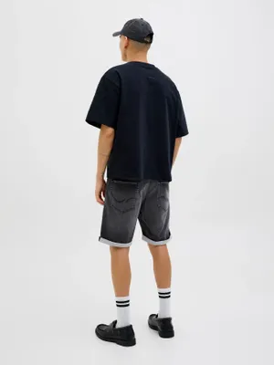 Svarta stentvättade jeansshorts i regular fit