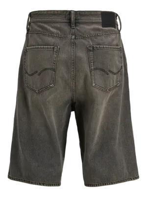 Klassiska svarta jeansshorts med fem fickor