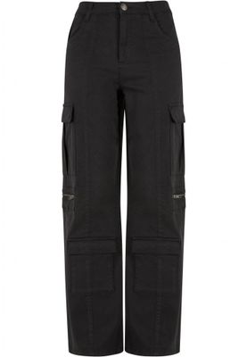 Practical women's cargo pants with extra pockets
